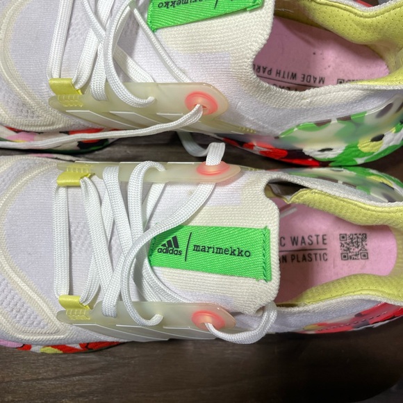 Adidas Women Marimekko Ultraboost Floral White Sneakers - Picture 5 of 12
